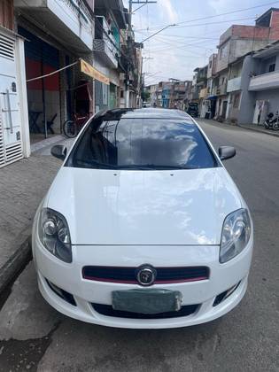 FIAT BRAVO 1.8 SPORTING 16V FLEX 4P AUTOMATIZADO FIAT BRAVO 1.8 SPORTING 16V FLEX 4P AUTOMATIZADO